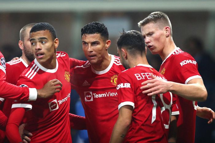 Ronaldo liên tục ghi bàn trong thời gian bù giờ