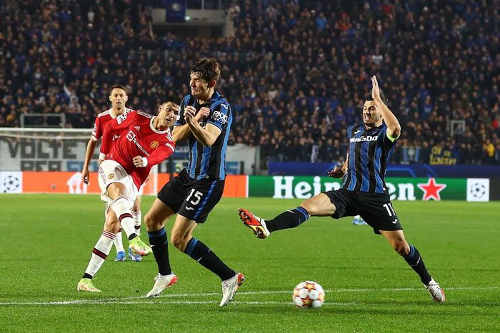 Ronaldo giúp MU giành điểm