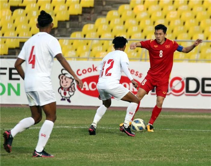 Hai Long là một trong số ít cầu thủ U23 Việt Nam đá chính tại V-League.