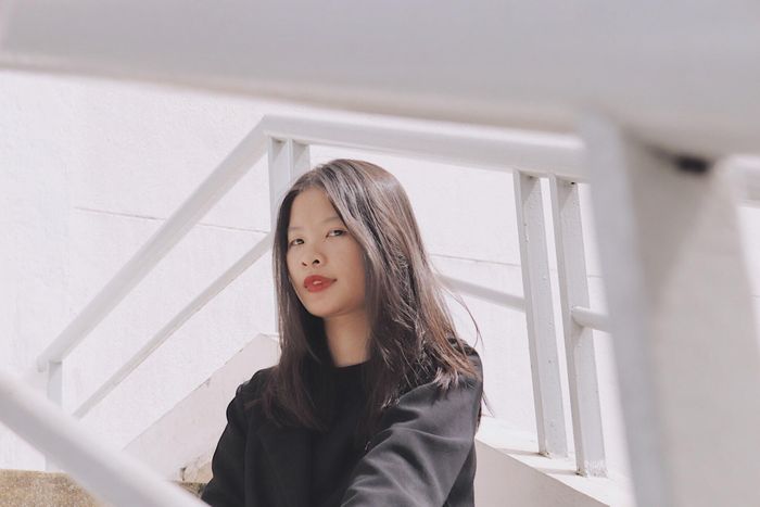  Hương Nhu tìm được công việc ở một cơ quan báo chí. 