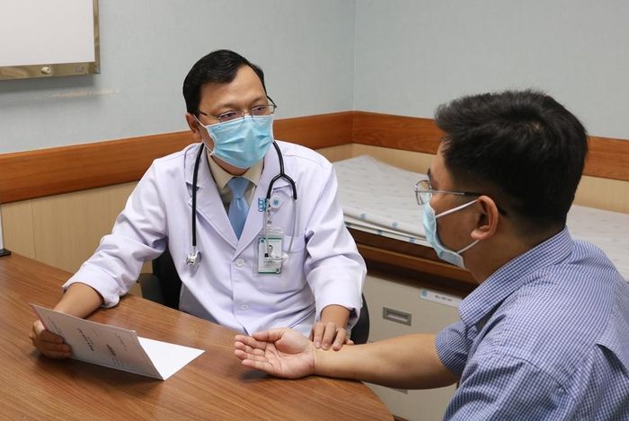 Trong giai đoạn dịch bệnh còn diễn biến phức tạp, cộng đồng cần nâng cao ý thức bảo vệ sức khỏe, đến bệnh viện kịp thời khi có dấu hiệu bất thường