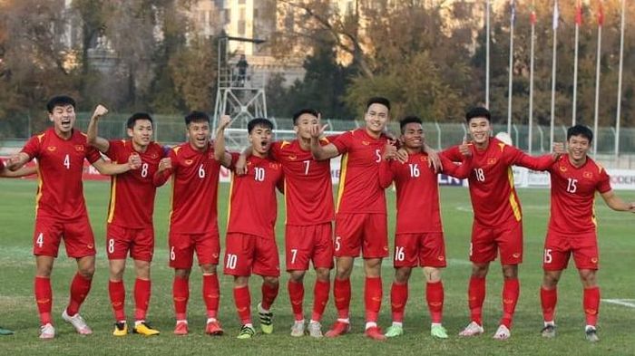 Hồ Thanh Minh (số 16) ước mơ khoác áo đội tuyển Việt Nam. ảnh VFF