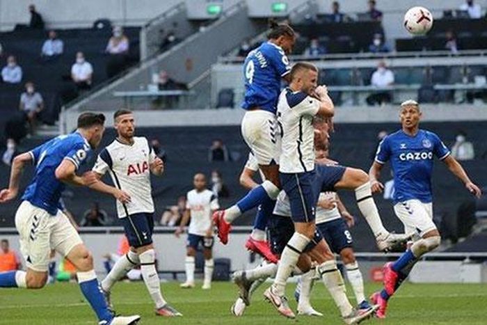  Đối đầu với Everton sẽ là khởi đầu không dễ của Antonio Conte tại Tottenham.