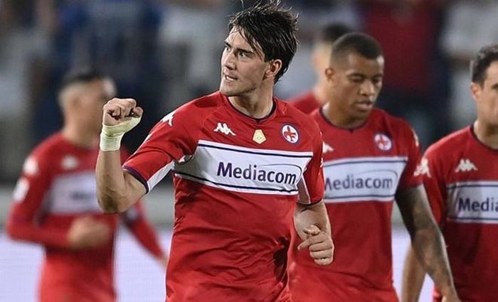 Arsenal đang đàm phán mua Vlahovic