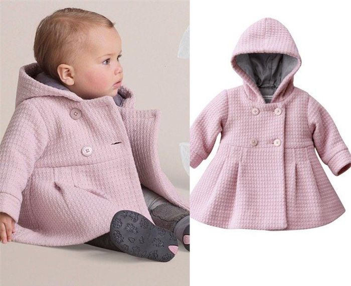 Trẻ em lớn rất nhanh nên khi chọn áo khoác cho bé nên chọn áo lớn hơn cỡ người 1-2 số. Ảnh minh họa