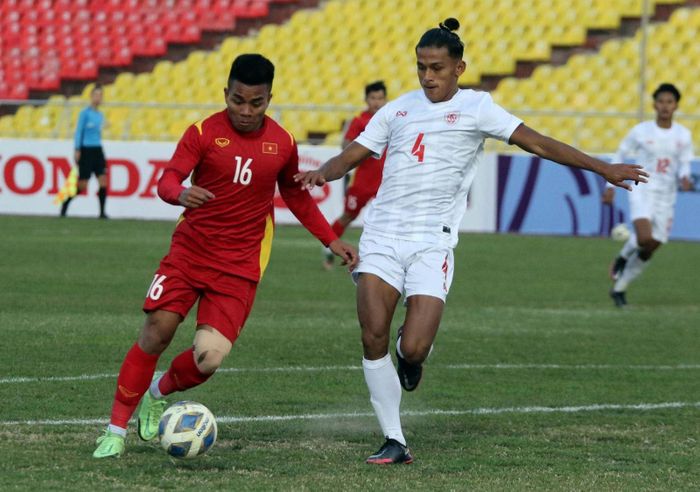 Thanh Minh (16) đã đổi đời sau 45 phút tỏa sáng ở trận thắng U23 Myanmar. Ảnh: VFF