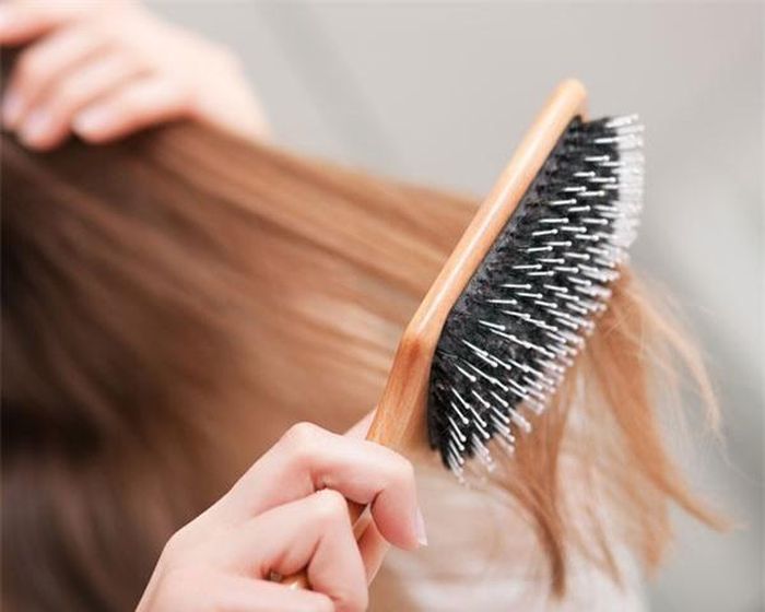 Lược cũng là vật dụng siêu bẩn gây hại cho sức khỏe. Ảnh minh họa.