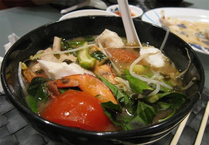 Bát canh chua buổi tối giúp bạn lấy lại vóc dáng thon gon. Ảnh minh họa