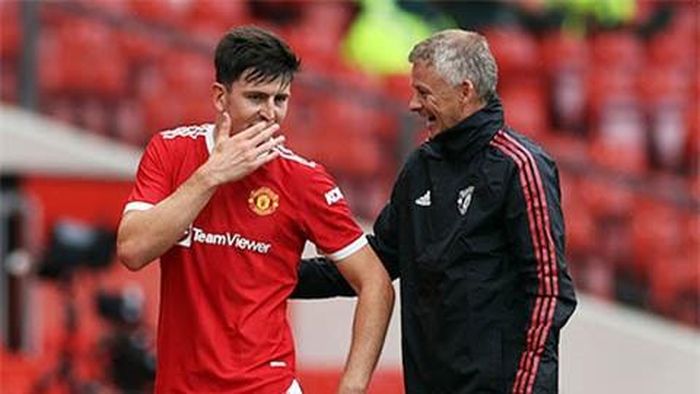 Maguire và HLV Solskjaer.