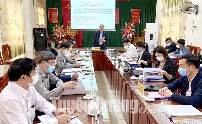Các đại biểu dự buổi nghiệm thu dự án.