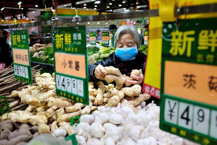  Các "nút thắt cổ chai" trong chuỗi cung ứng toàn cầu đẩy giá hàng hóa tăng vọt. Ảnh: Reuters.