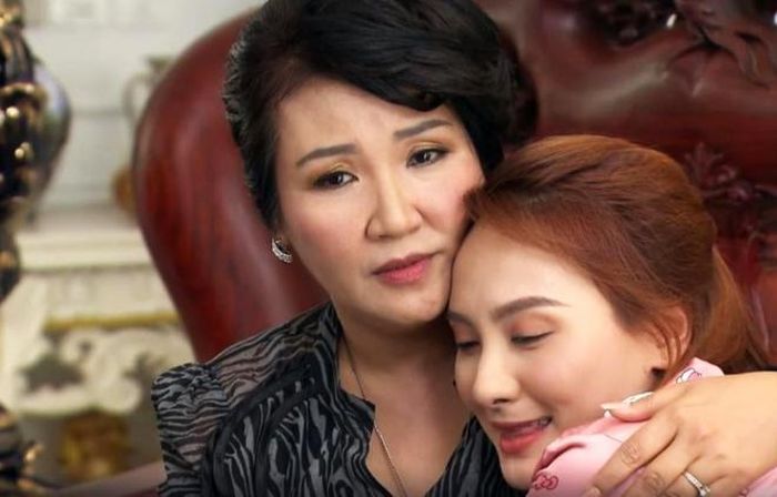 Ngân Quỳnh vào vai bà Giang rất thương con dâu Anh Thư (Bảo Thanh thủ vai) trong phim “Về nhà đi con”