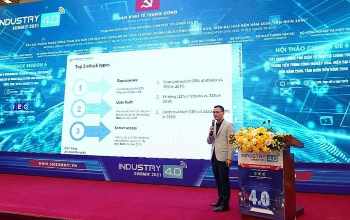 Diễn giả chia sẻ kinh nghiệm trong phát triển Chính phủ số.