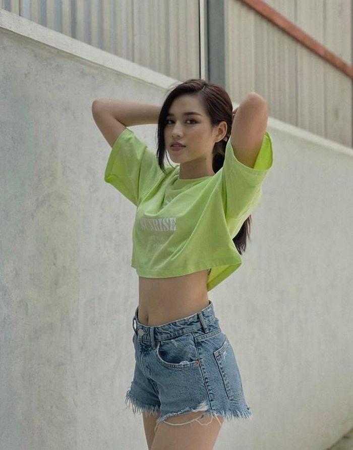 Đỗ Thị Hà khoe sắc vòng ngày càng gợi cảm và tươi tắn hơn khi chuẩn bị tham dự Hoa hậu Thế giới 2021. 