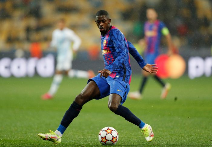 Dembele vừa bị HLV Xavi Hernandez ở Barca phạt vì đi tập muộn. Ảnh: Reuters.
