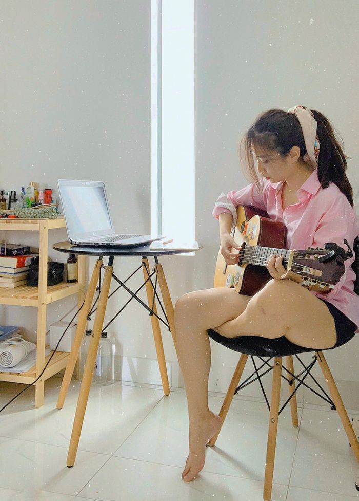  Thu Thảo dành một năm thuyết phục cha mẹ cho ở riêng. 