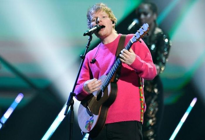 Ed Sheeran trình diễn tại MTV EMA 2021