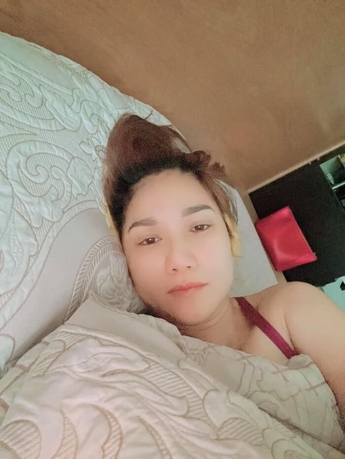 Hình ảnh mệt mỏi của MC Cát Tường khi liên tục bị làm phiền giấc ngủ