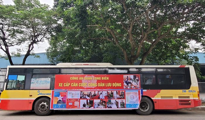 Đợt cấp CCCD gắn chíp trên xe buýt được Công an quận Long Biên (Hà Nội) triển khai từ ngày hôm nay (16/11) đến hết tháng 11/2021.