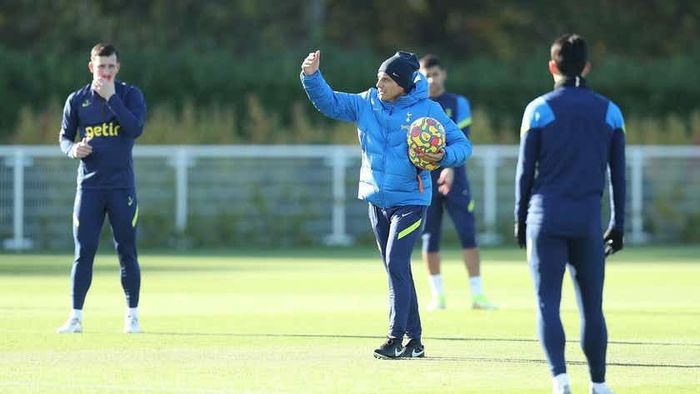 Conte đã nhận lời Tottenham sau khi MU không có động tĩnh trảm Solskjaer