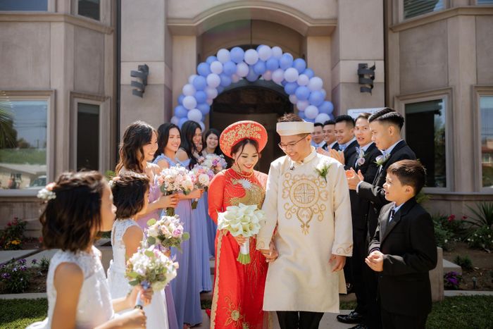 Thanh và Khoa diện trang phục truyền thống Việt Nam trong ngày vui bên gia đình, người thân, bạn bè.