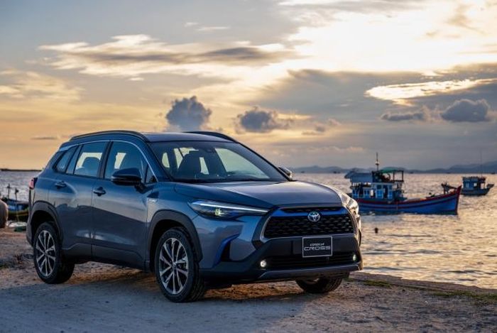 Toyota Corolla Cross với 2.420 xe giao tới khách hàng trong tháng 10 lần đầu tiên lọt Top 3 xe bán chạy của tháng, cũng là mẫu xe nhập khẩu duy nhất lọt vào bảng xếp hạng.