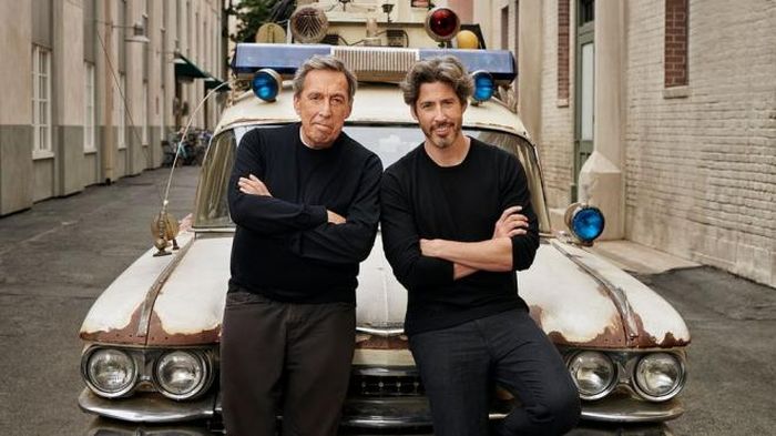 Đạo diễn Jason Reitman và cha trên phim trường