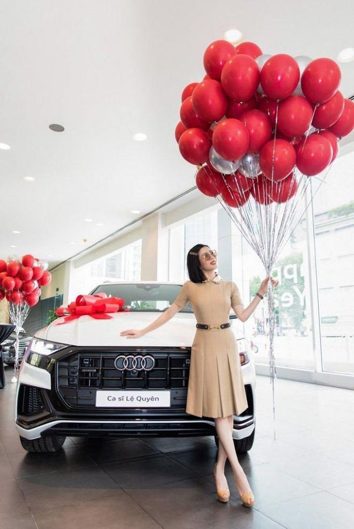 Ca sĩ Lệ Quyên đã mạnh tay chi tiền "khủng" mua xế hộp hạng sang Audi Q8 giá hơn 5 tỷ sau khi chia tay đại gia Đức Huy.