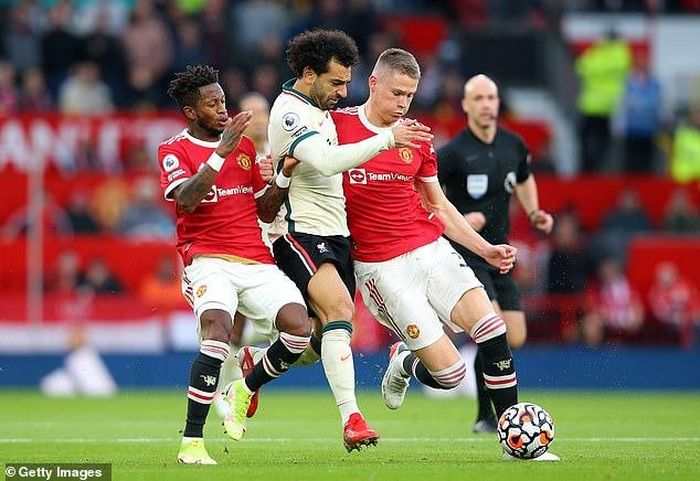 Fred và McTominay không phải mẫu tiền vệ cầm được bóng ở giữa sân