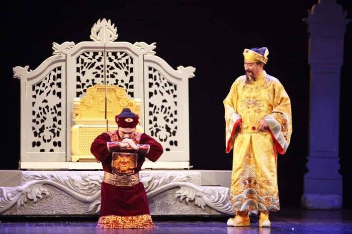 Một cảnh trong vở “Làm vua”