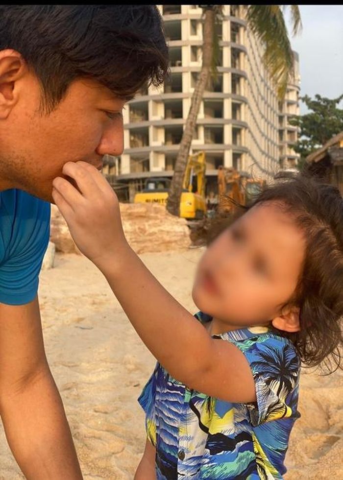 Doanh nhân Ngọc Tiền còn đăng tải hình ảnh Quý Bình thân thiết với hai con riêng của cô.