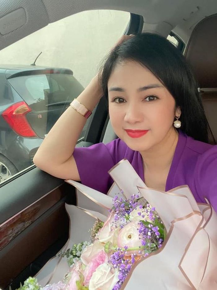 Đời thực của NSND Thu Hà "Lá ngọc càng vàng" khiến khán giả ngưỡng mộ vì chị quá viên mãn, trẻ đẹp.