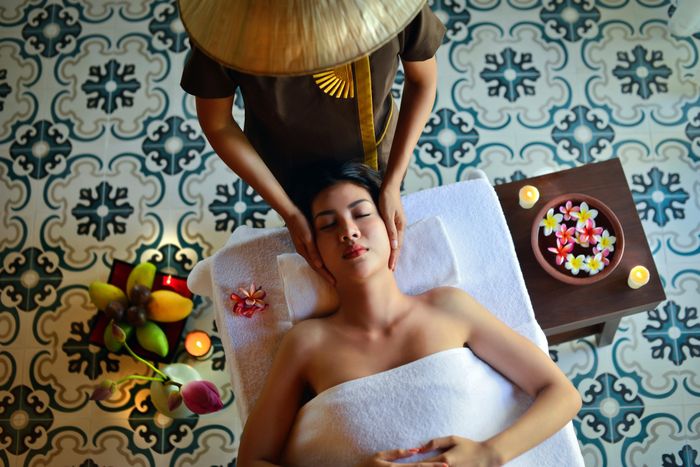 Massage ở nhà đôi khi bất tiện vì không đủ đồ nghề nhưng bù lại, Như Thảo thấy thoải mái khi được ở trong không gian quen thuộc. Ảnh minh họa: The Times.