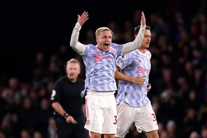 Van De Beek ăn mừng bàn thắng danh dự của MU.