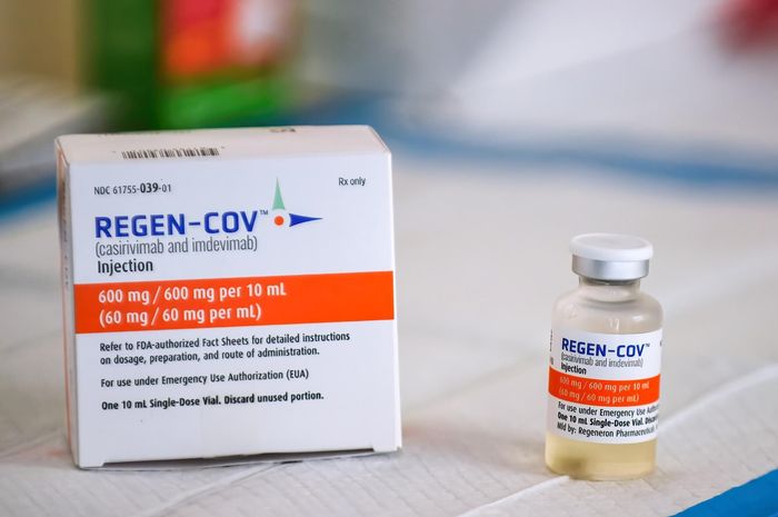 Những người bị suy giảm miễn dịch được tiêm Regen-CoV hàng tháng có khả năng bảo vệ khỏi Covid-19 trong ít nhất 6 tháng. Ảnh: Reuters.