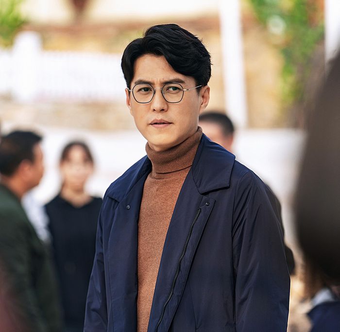 Gia đình Cận Đông ảnh hưởng vì vụ việc tài tử bị mạo danh trên mạng xã hội. Ảnh: 163, Sina.