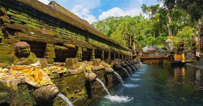 Đền nước Tirta-Empul