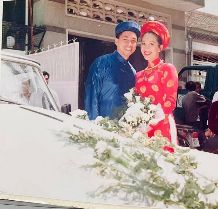 Diễm My và ông xã hạnh phúc trong ngày cưới. Ảnh: FBNV