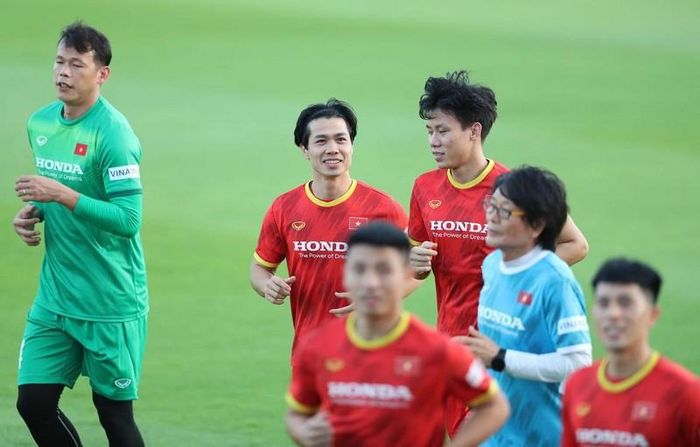 Công Phượng rất vui khi gặp lại đồng đội tại thành phố biển xinh đẹp.