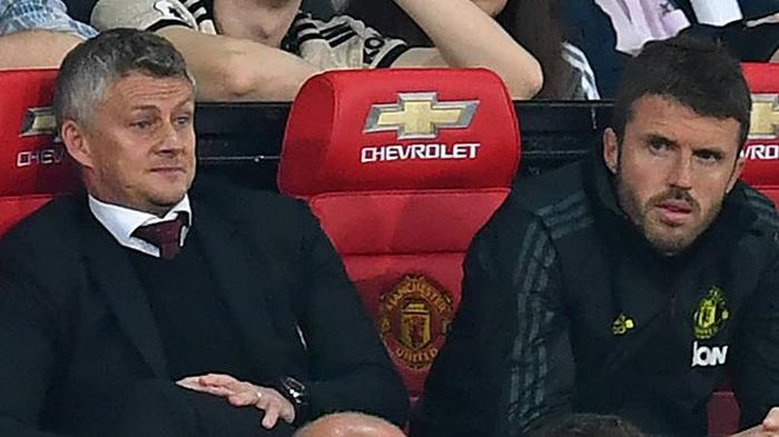 Carrick sẽ tạm thời dẫn dắt MU, thay Ole