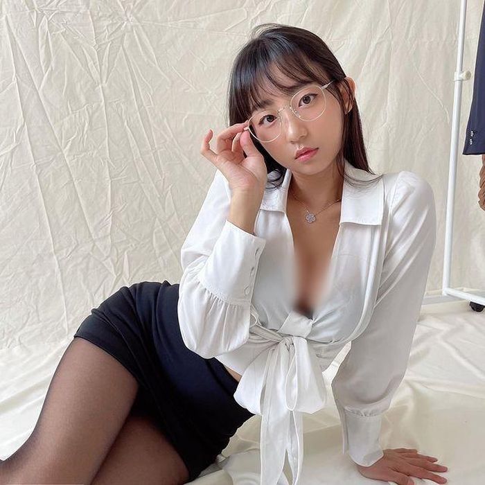 Eunji Pyo là một cô gái đa năng, ngoài việc là một DJ chuyên nghiệp, cô nàng còn là mẫu ảnh, Youtuber và Streamer.