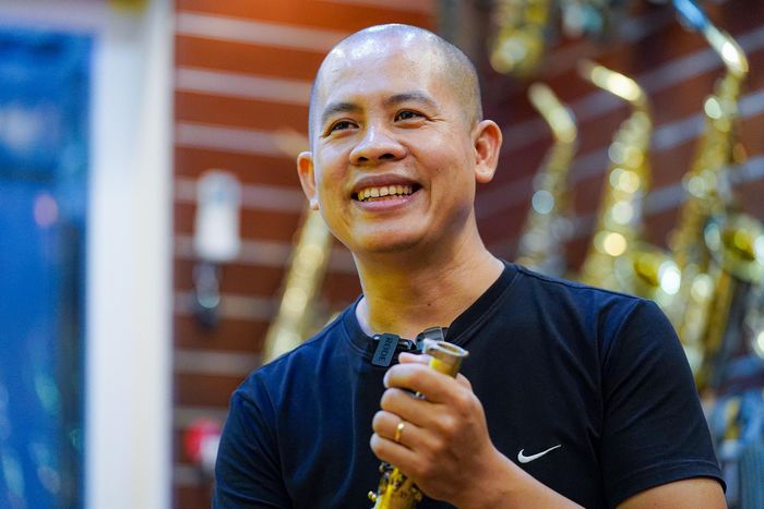 Người sửa kèn đồng ở Sài Gòn ngoài việc tiếp tục giữ nghề gia truyền, còn mong muốn dạy nghề cho nhiều học trò đam mê và muốn trở thành "bác sĩ kèn đồng" như anh.