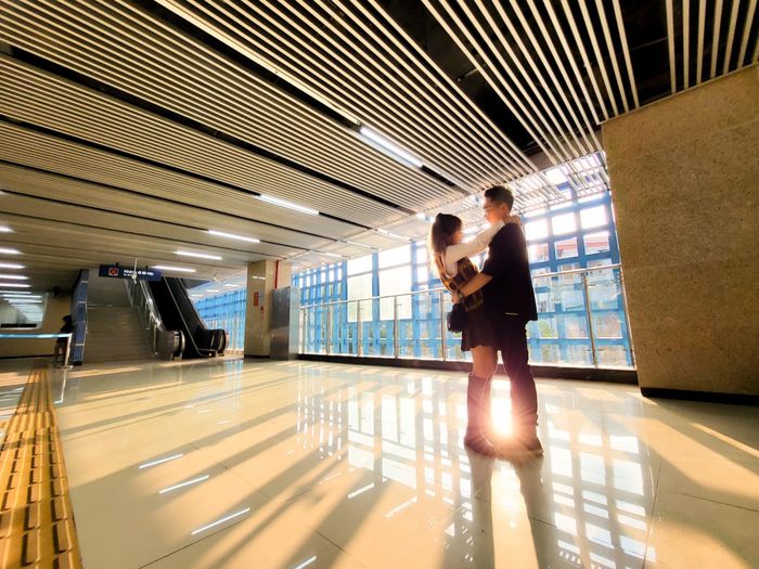 Góc đón nắng ở tầng 2 cũng là địa điểm đẹp cho những bức ảnh sống ảo. Thay vì chỉ quan tâm tới khung xanh phía sau, bạn cũng nên để ý tới hướng nắng để có tấm ảnh "thơ" nhất.