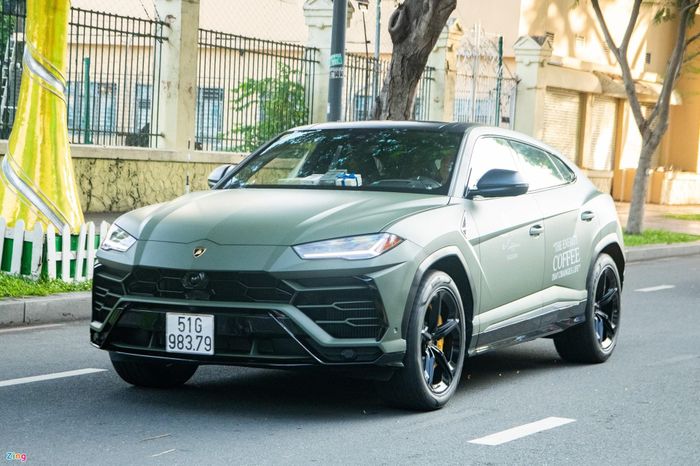 Vào tháng 8/2021, Lamborghini Urus đã cán cột mốc 15.000 xe được sản xuất. Tại thị trường Việt Nam, Lamborghini Urus xuất hiện khá đông đảo.