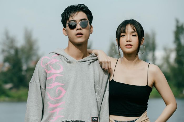 Nhật Hạ và Gia Huy trước và trong cảnh quay. Ảnh: Bá Ngọc.
