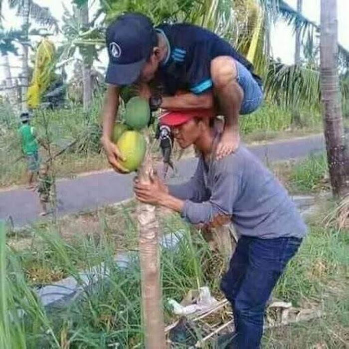 Trước đa số ý kiến “ném đá” dữ dội, cô gái cũng không ngần ngại lên mạng trả lời, thậm chí “tay đôi” để bảo vệ ý kiến của mình.