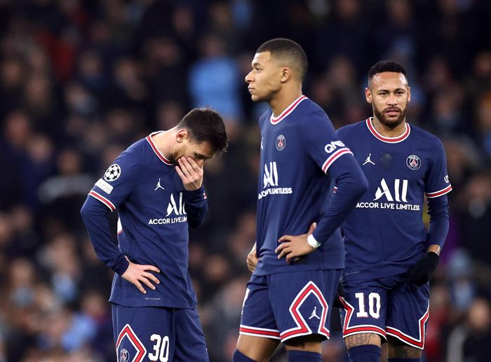  Bàn thắng của Mbappe (giữa) là không đủ để giúp PSG giành điểm tại Etihad. 