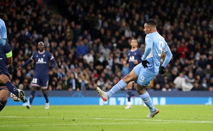 Jesus là người hùng của Man City