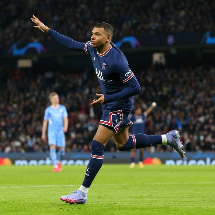 Mbappe ghi bàn mở tỷ số cho PSG trong trận đấu thứ 50 của anh tại Champions League