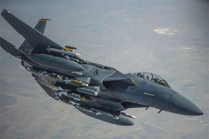 Tờ 19FortyFive nhớ lại rằng chiếc F-15 đầu tiên được đưa vào phục vụ Không quân Mỹ từ những năm 1970. Tuy nhiên trong những năm gần đây, chiến đấu cơ này đã được cải tiến nhiều lần.